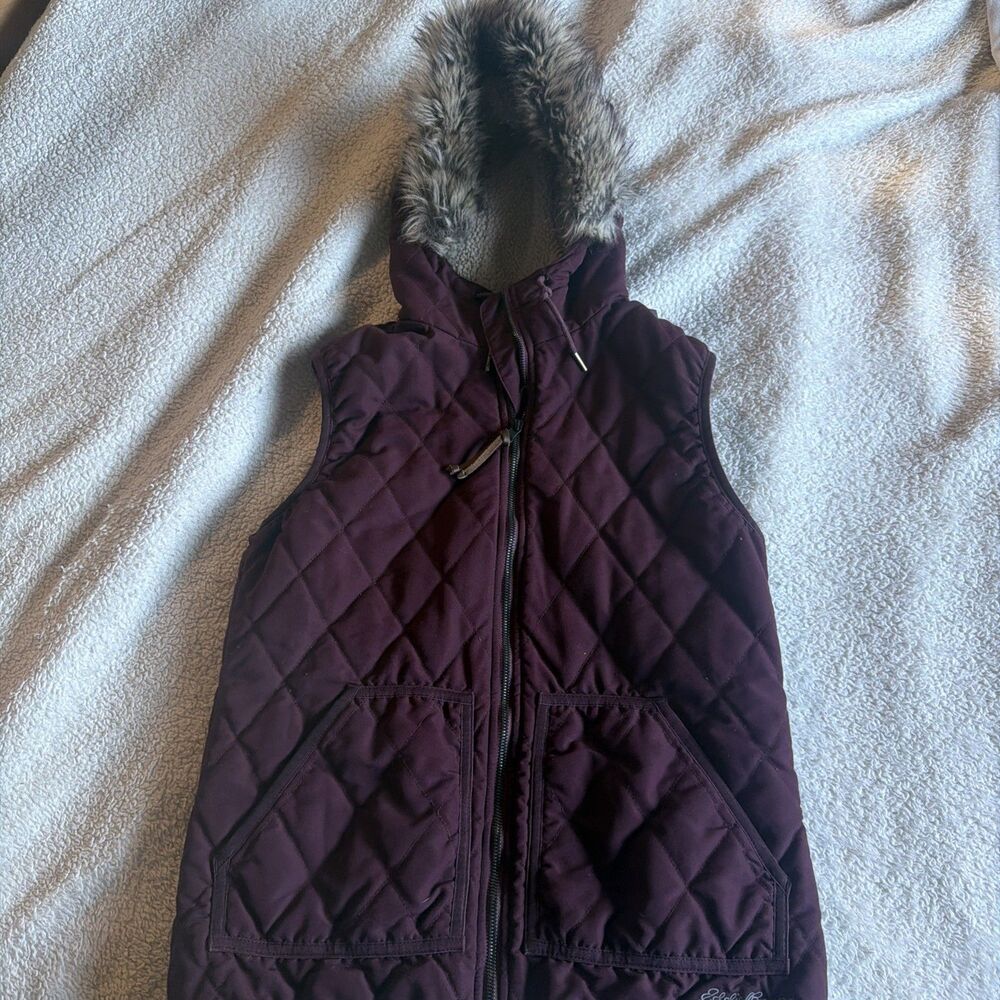 Eddie Bauer Hooded Puffer Winter Vest w removable fur Women’s XS